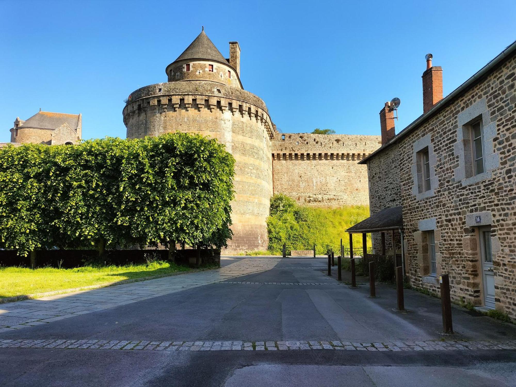 L'Escapade Médiévale Fougères Extérieur photo